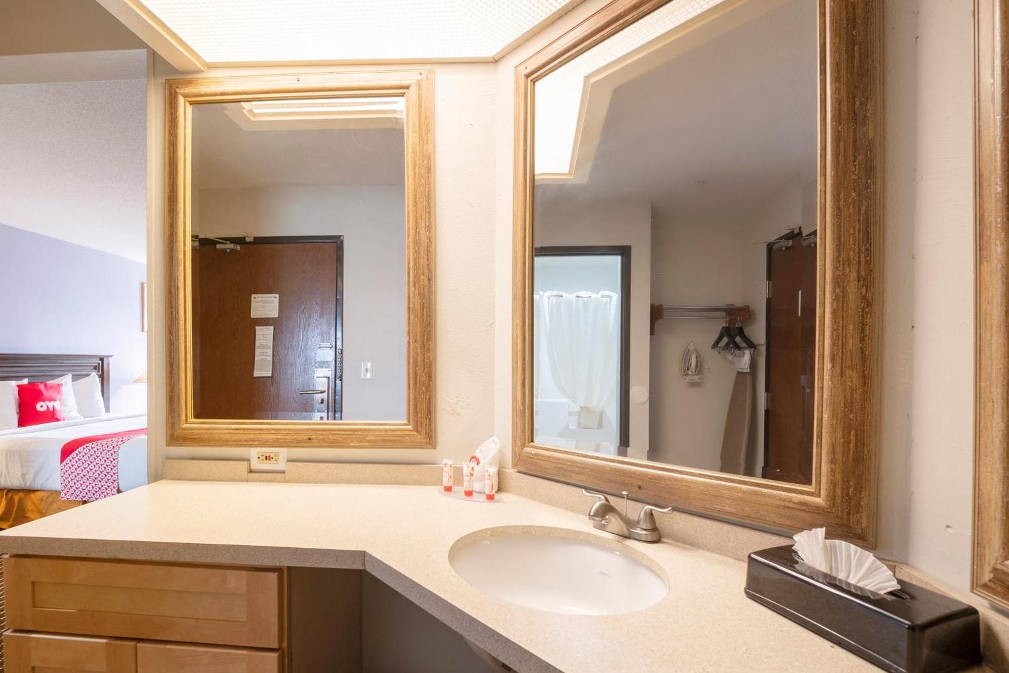 Oyo Townhouse Houston Airport North Hotel Екстериор снимка