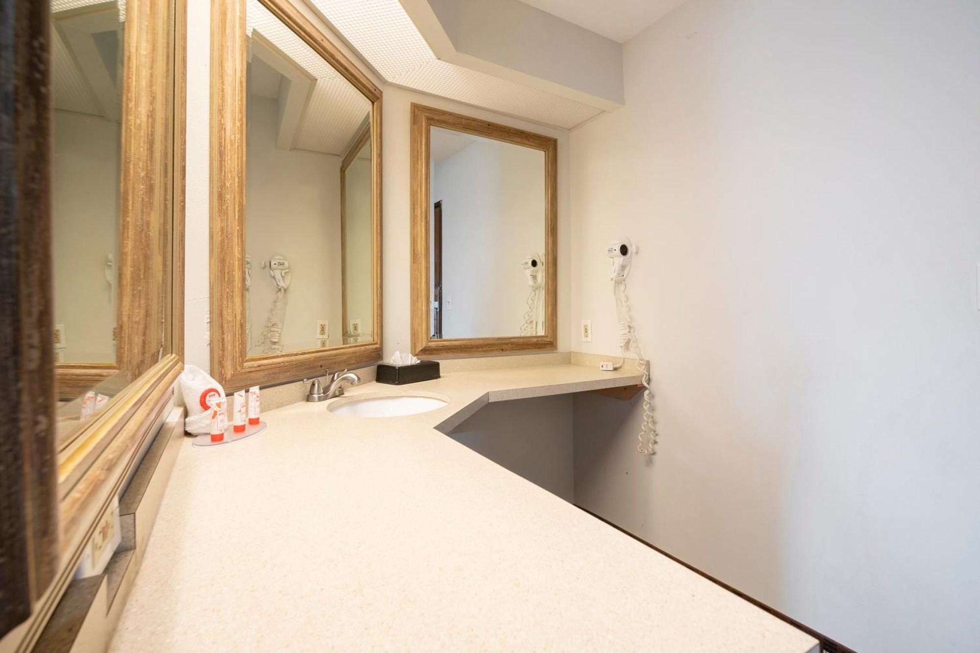 Oyo Townhouse Houston Airport North Hotel Екстериор снимка
