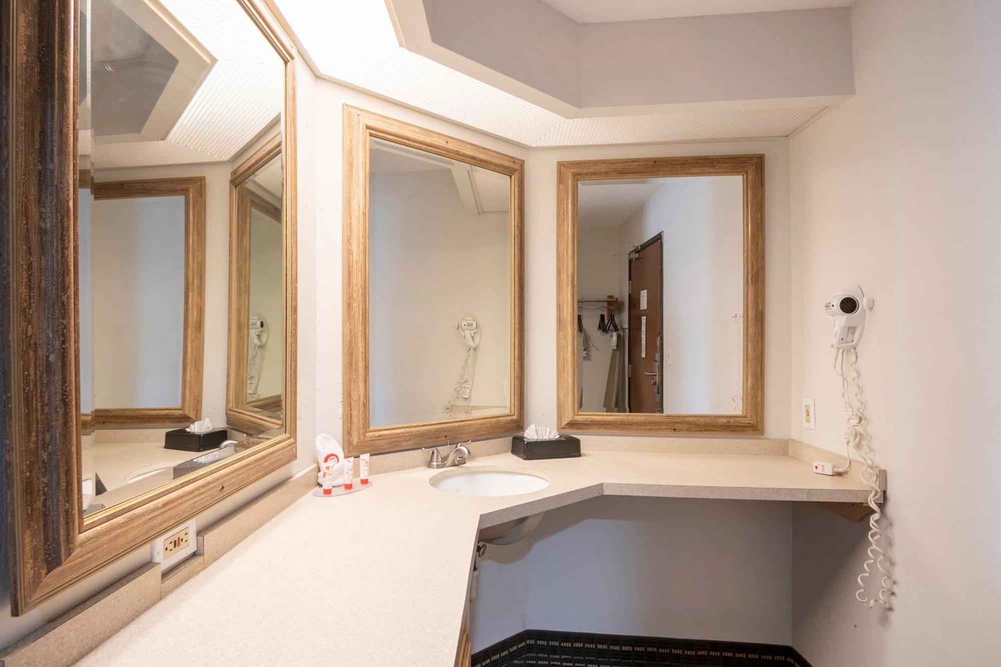 Oyo Townhouse Houston Airport North Hotel Екстериор снимка