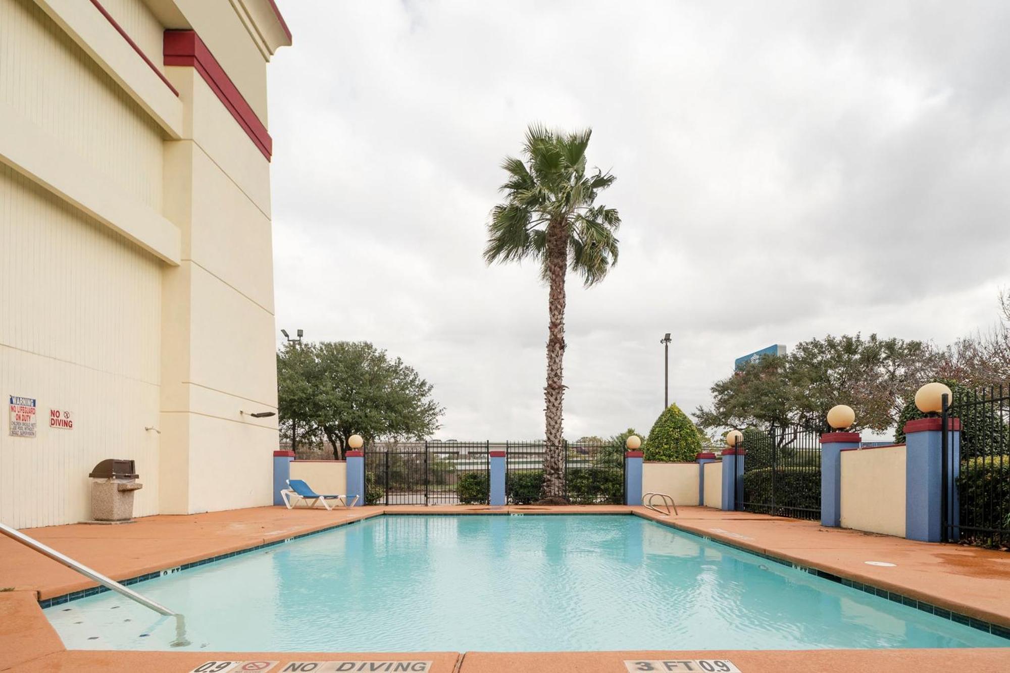 Oyo Townhouse Houston Airport North Hotel Екстериор снимка